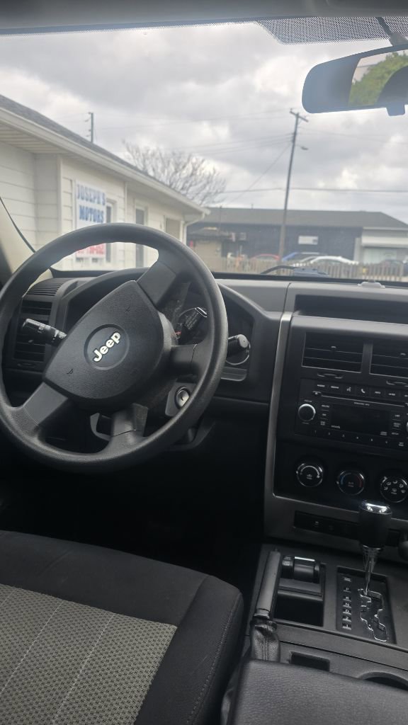 Used 2010 Jeep Liberty 4WD Sport image 41