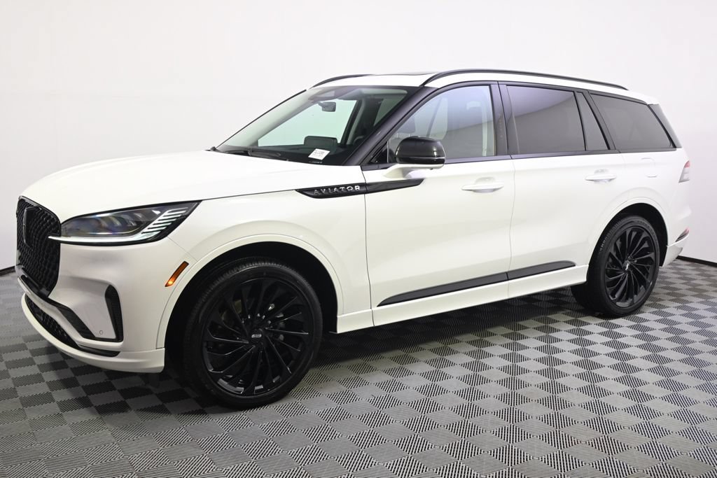 New 2026 Lincoln Aviator Reserve w/ Jet Appearance Package AWD/4WD image 2