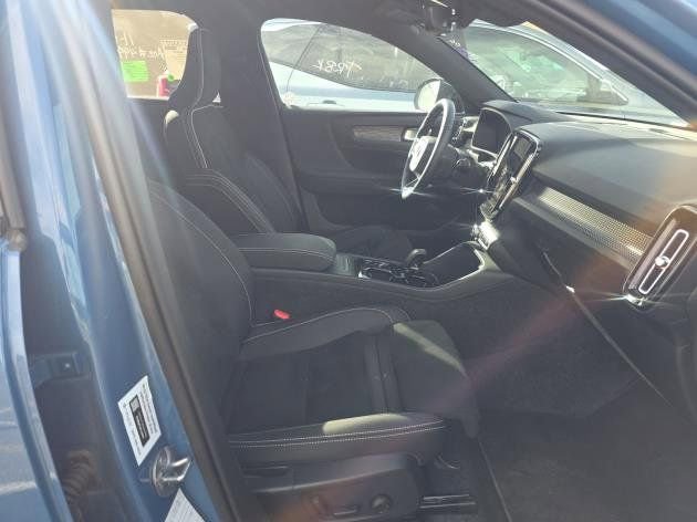 Used 2025 Volvo XC40 B5 Plus AWD/4WD image 9