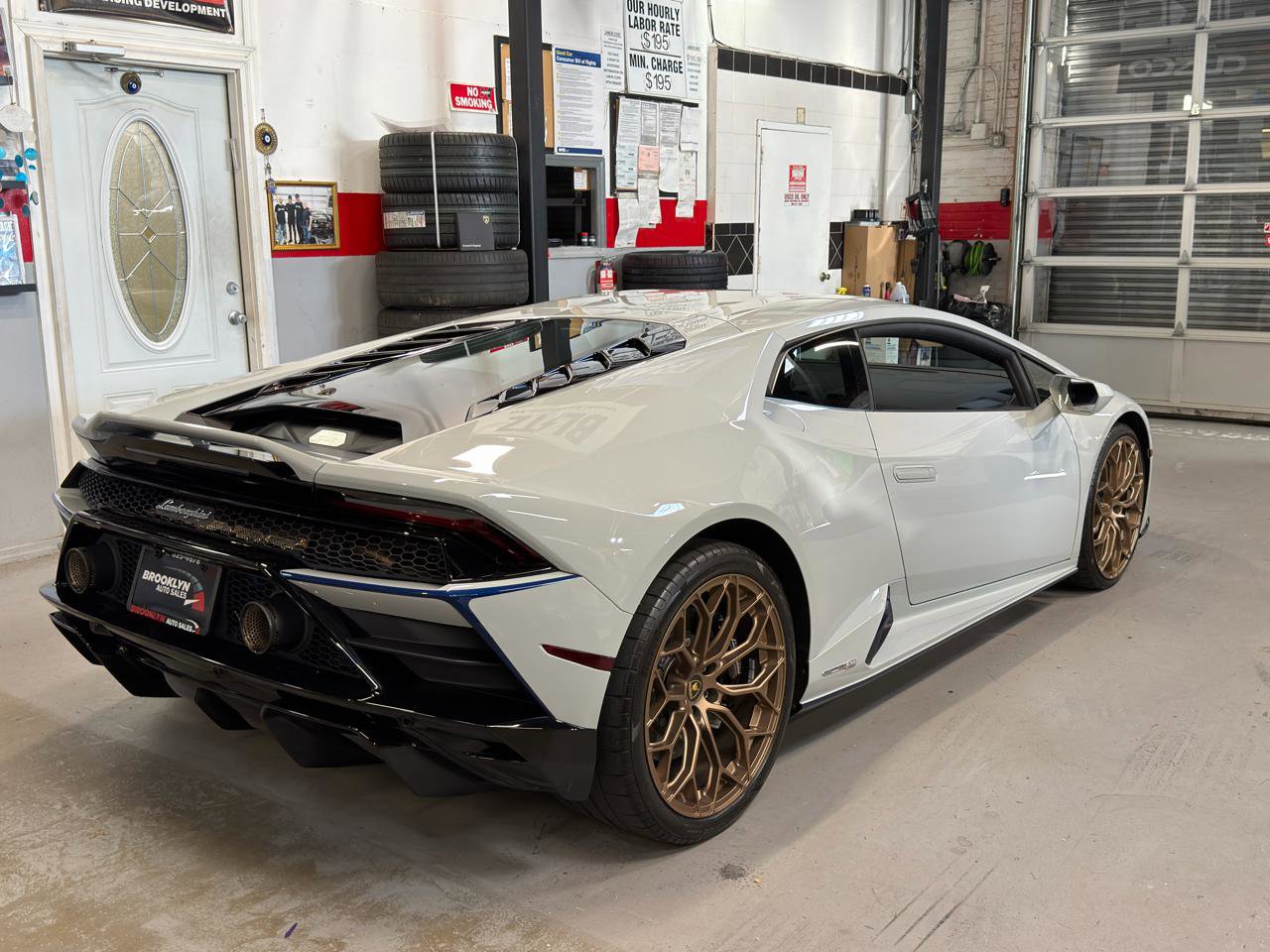 Used 2021 Lamborghini Huracan EVO image 5