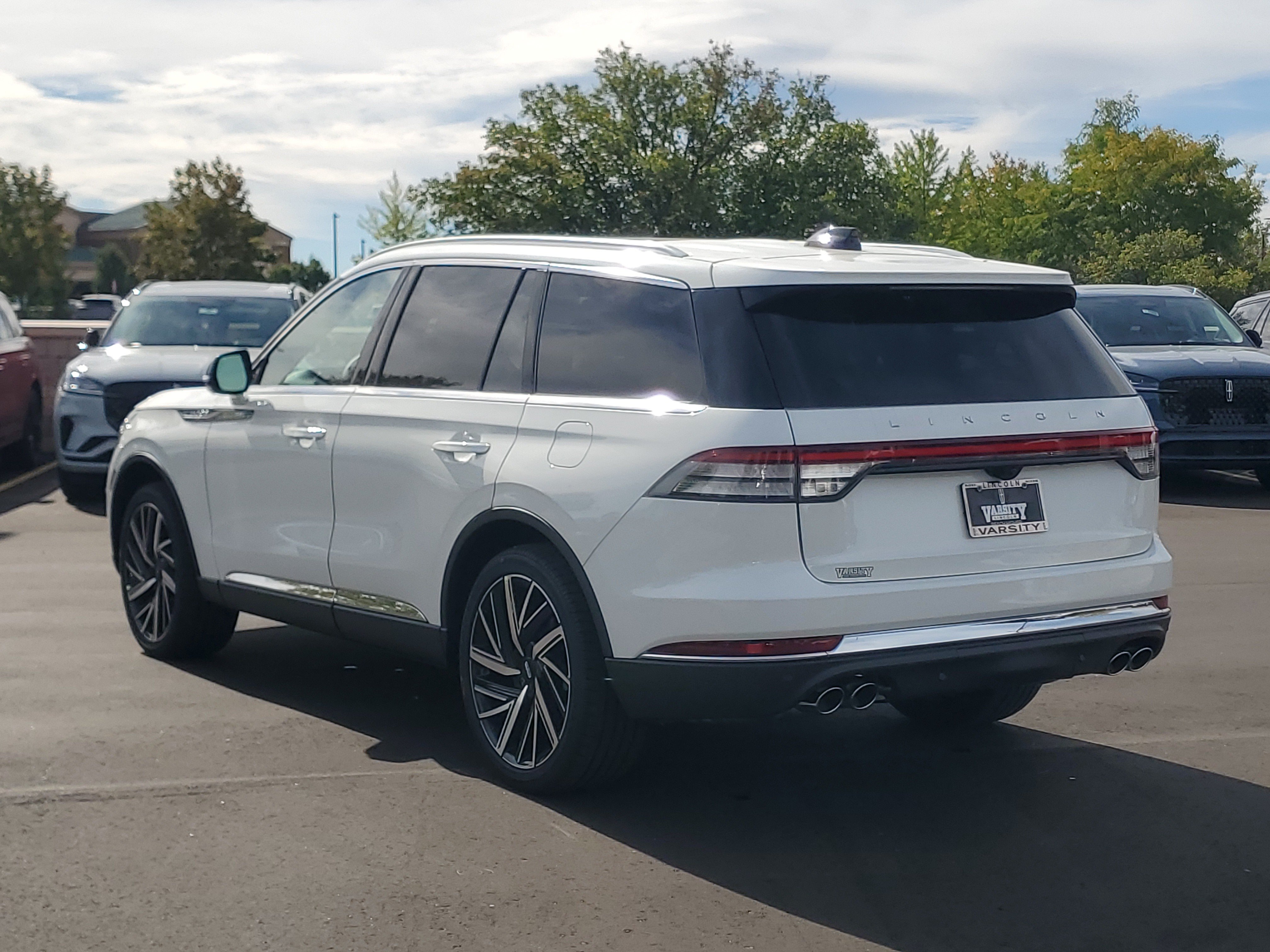 New 2027 Lincoln Aviator Reserve AWD/4WD image 3