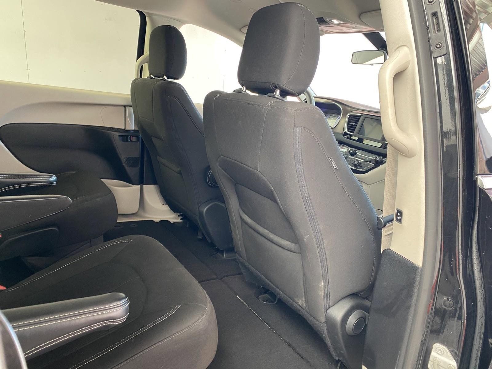 Used 2022 Chrysler Voyager LX image 10