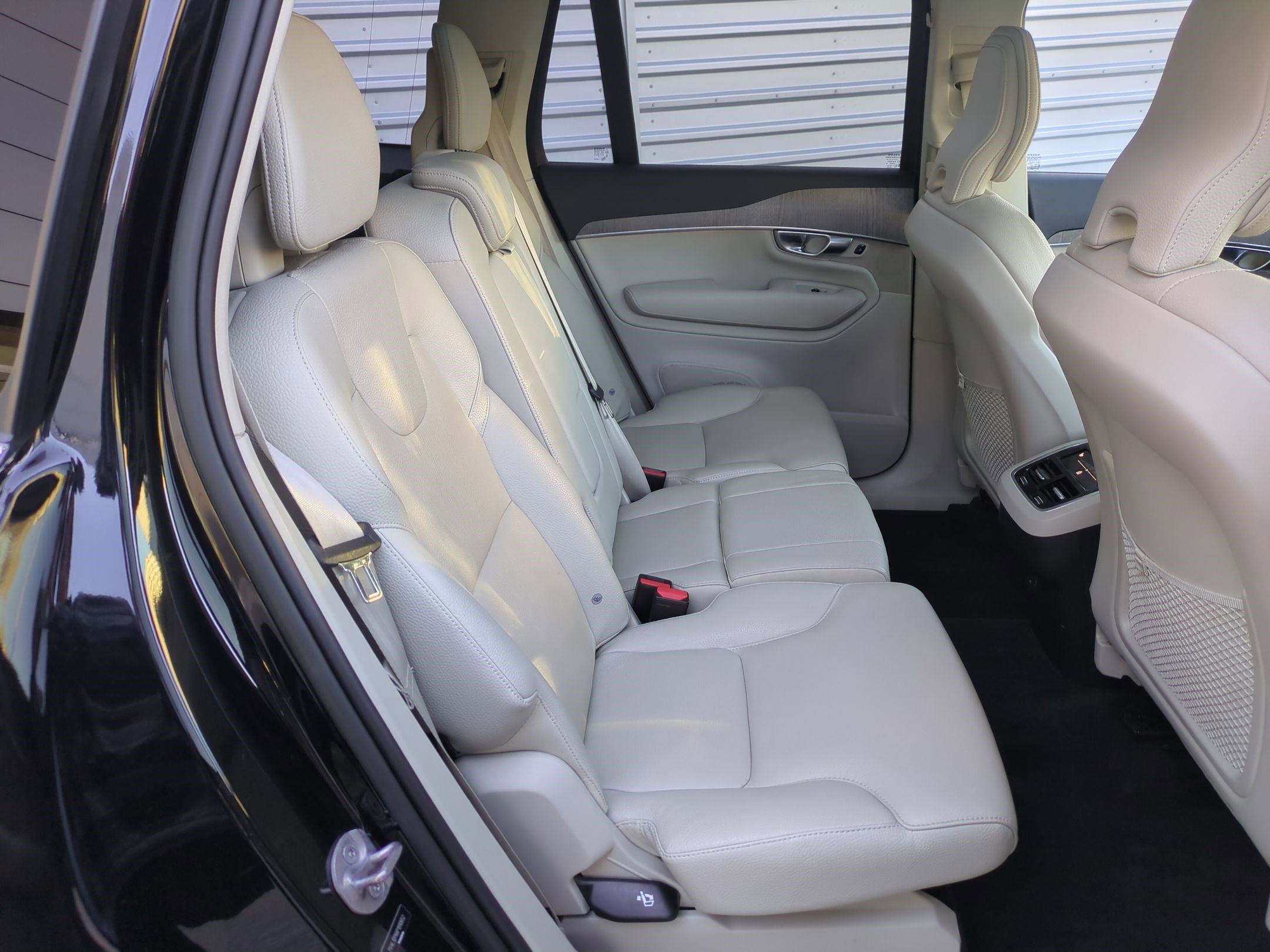 Used 2023 Volvo XC90 B5 Plus w/ Protection Package Premier image 30