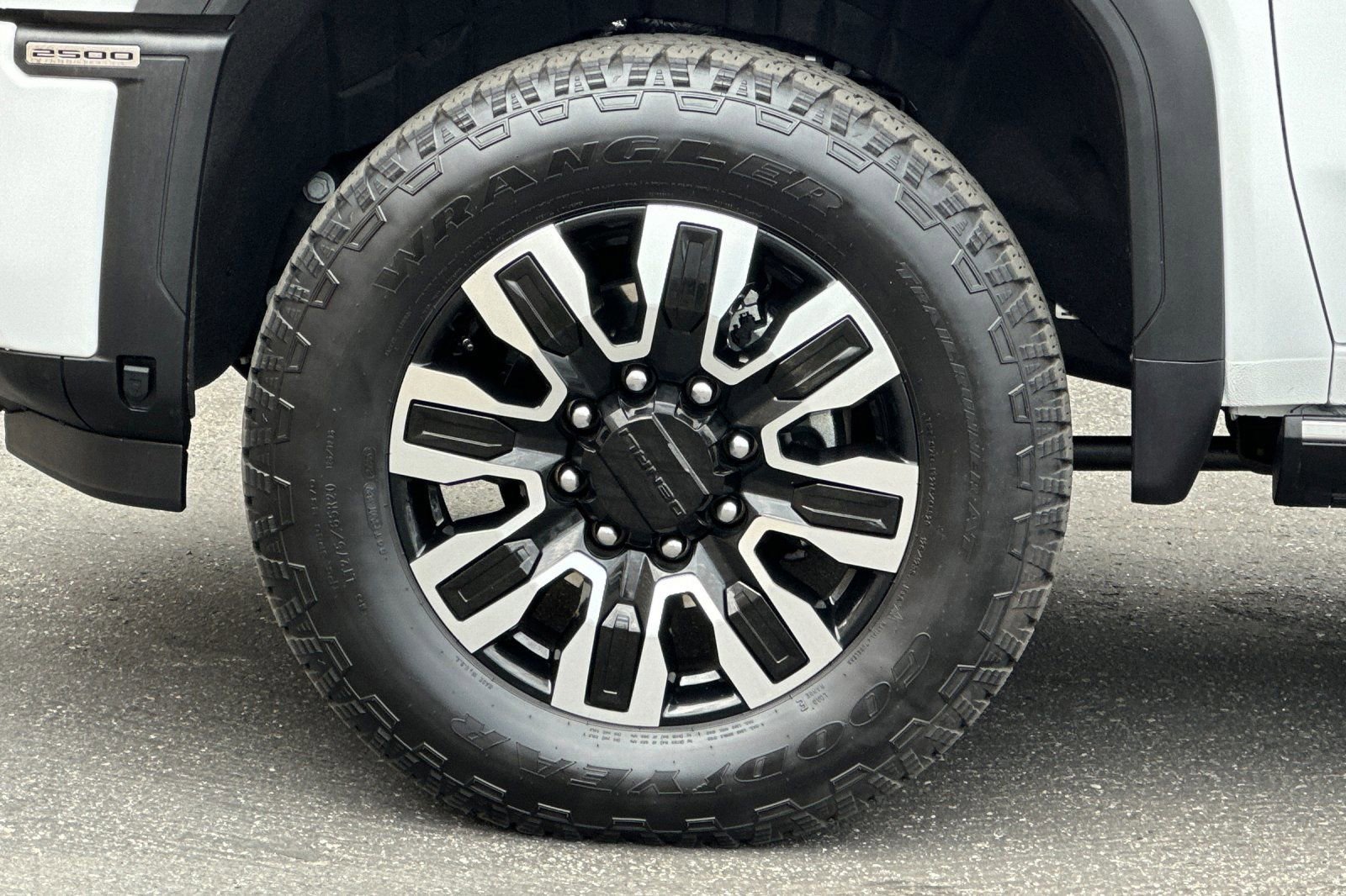 Certified 2025 GMC Sierra 2500 Denali Ultimate AWD/4WD image 27