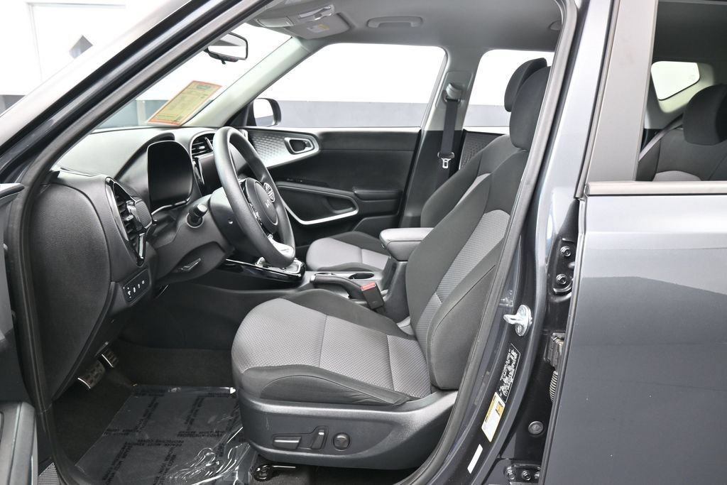 Used 2024 Kia Soul S FWD image 11