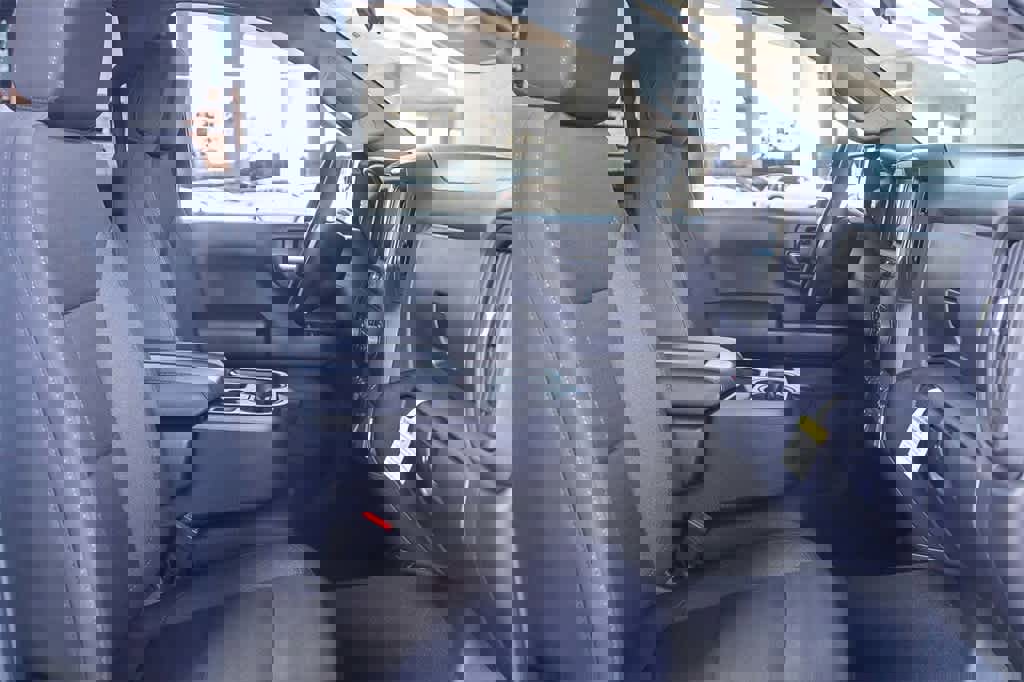 Used 2025 Chevrolet Silverado 1500 Custom Trail Boss w/ Dark Appearance Package image 17