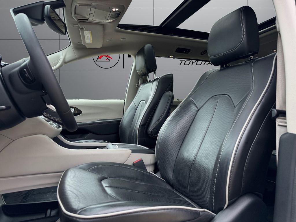 Used 2022 Chrysler Pacifica Limited w/ Uconnect Theater Family Group AWD/4WD image 10