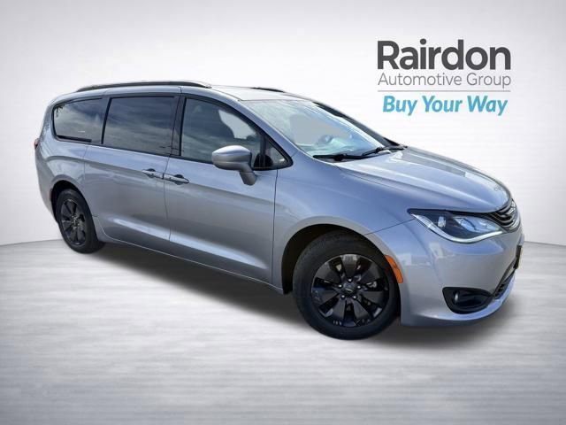Used 2019 Chrysler Pacifica Touring-L w/ S Appearance Package image 1