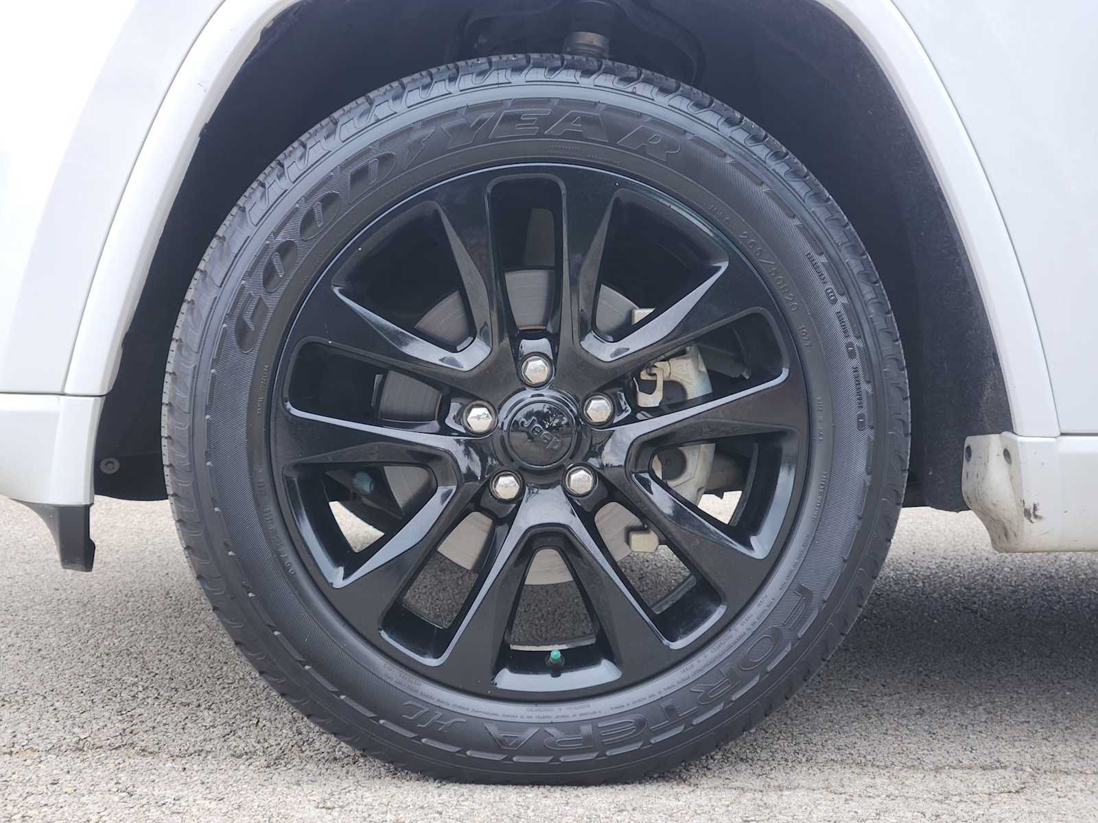Used 2018 Jeep Grand Cherokee Altitude RWD image 9