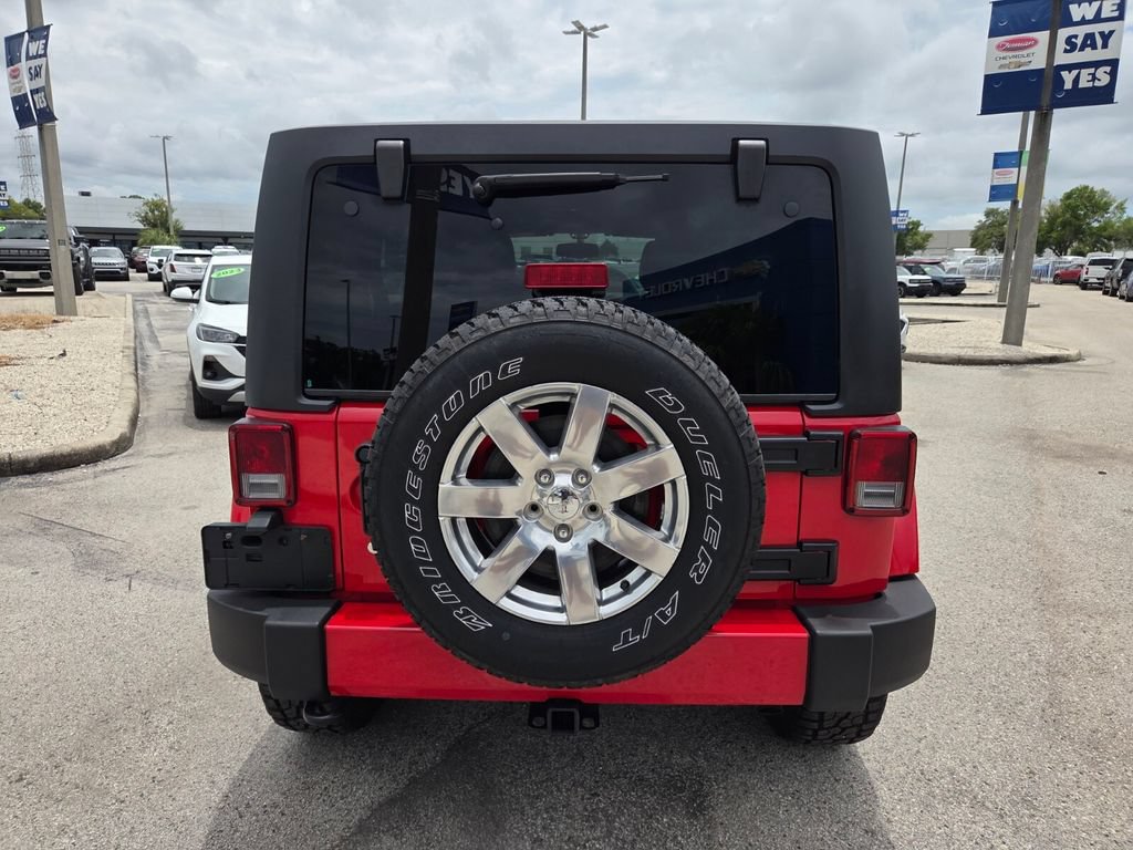 Used 2018 Jeep Wrangler Unlimited Sahara w/ Connectivity Group AWD/4WD image 13