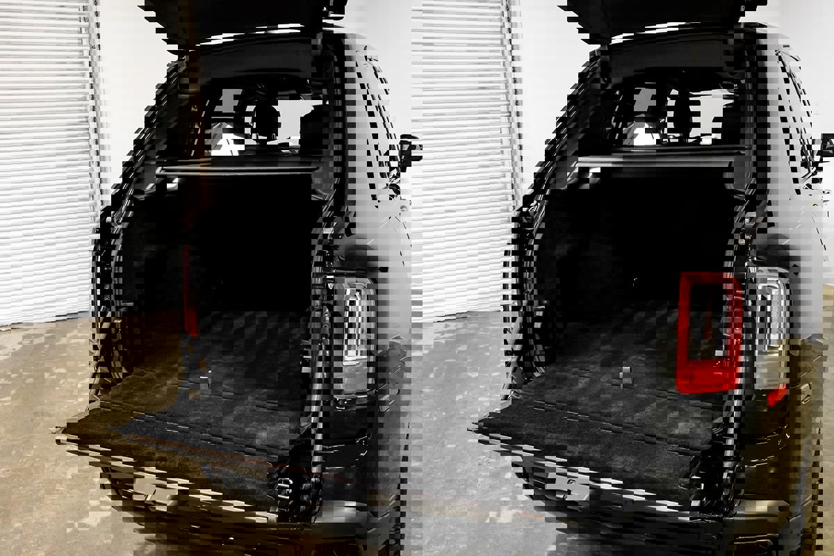 Used 2022 Rolls-Royce Cullinan Black Badge w/ Dark Exterior Package image 61