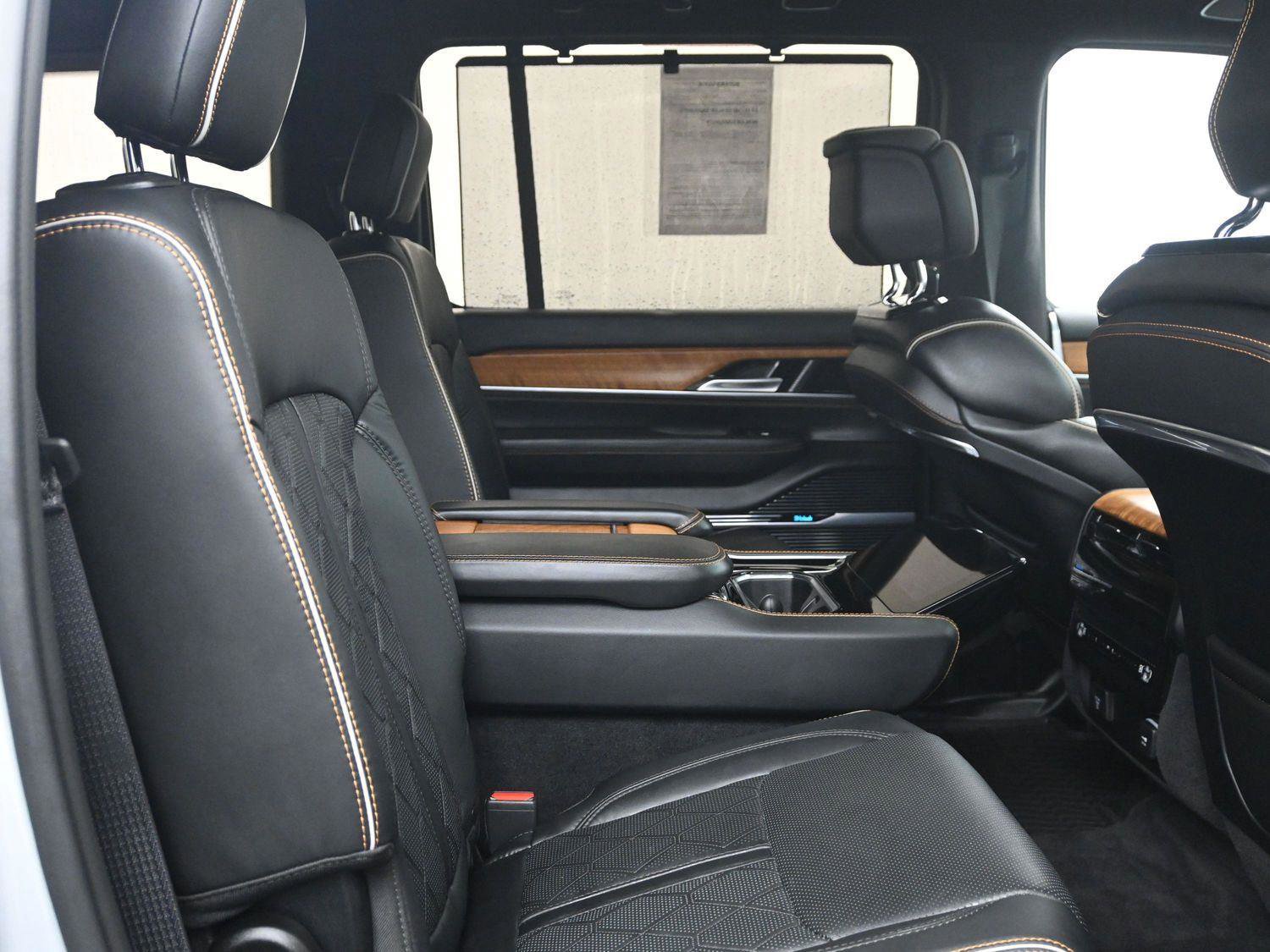 Used 2024 Jeep Grand Wagoneer Series III image 13