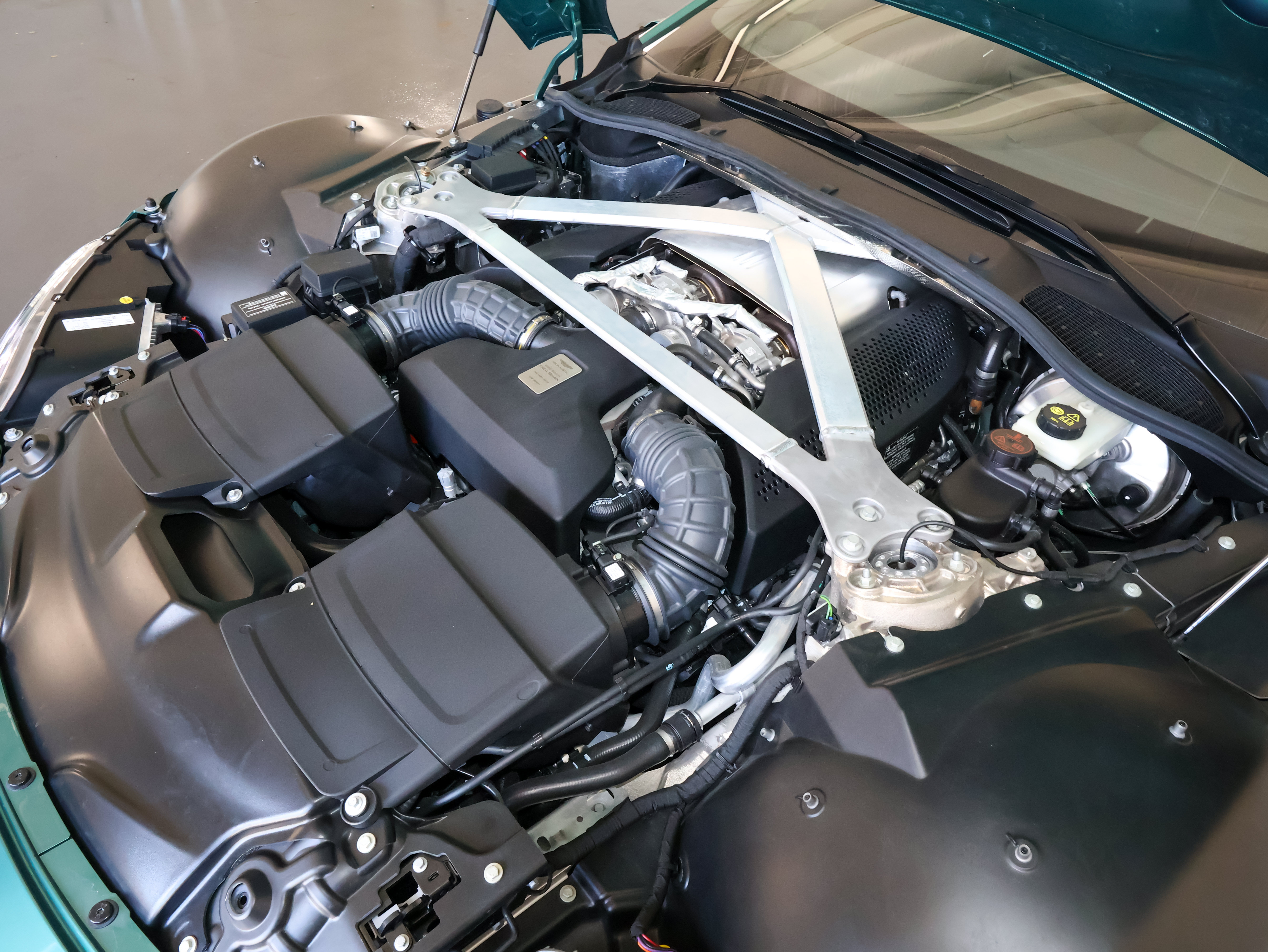 Used 2023 Aston Martin V8 Vantage Roadster RWD image 46