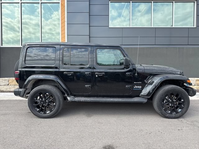 Used 2023 Jeep Wrangler Unlimited Sahara w/ Cold Weather Group AWD/4WD image 2