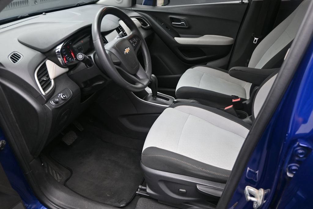 Used 2017 Chevrolet Trax LS FWD image 17