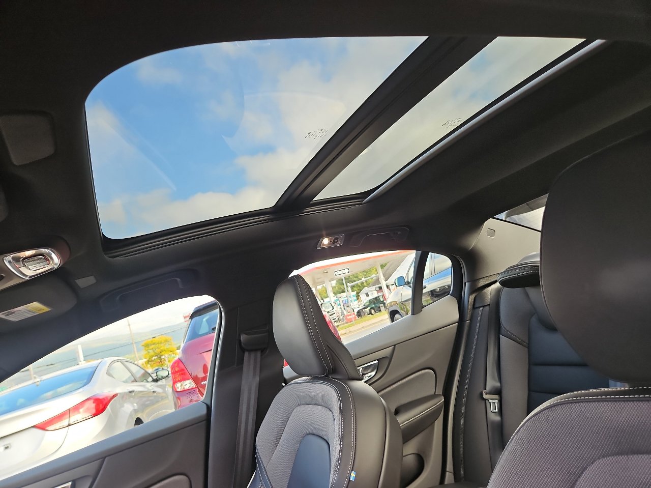 Used 2021 Volvo S60 T6 R-Design image 12