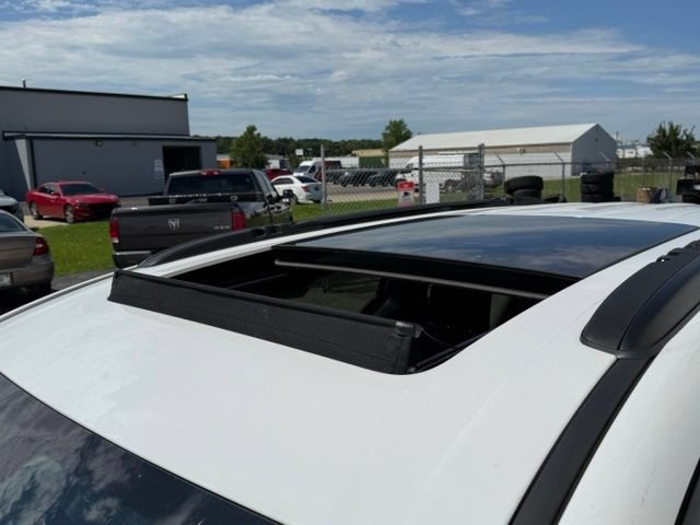 Used 2025 Chrysler Pacifica Limited FWD image 16