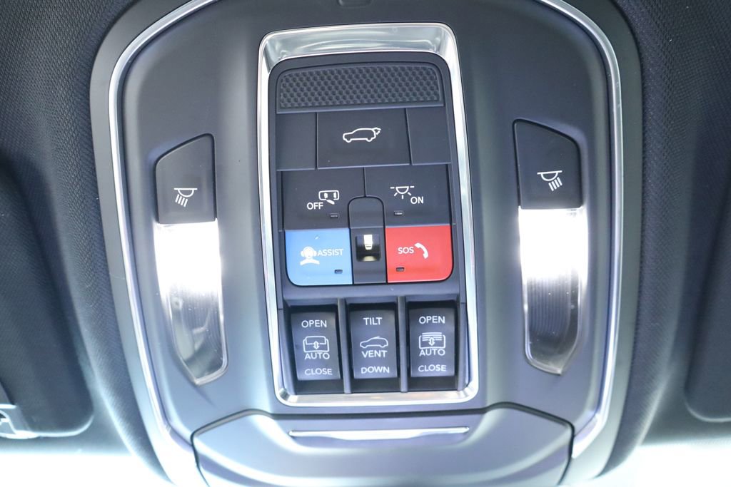 Used 2024 Jeep Grand Cherokee Limited w/ Black Appearance Package AWD/4WD image 45