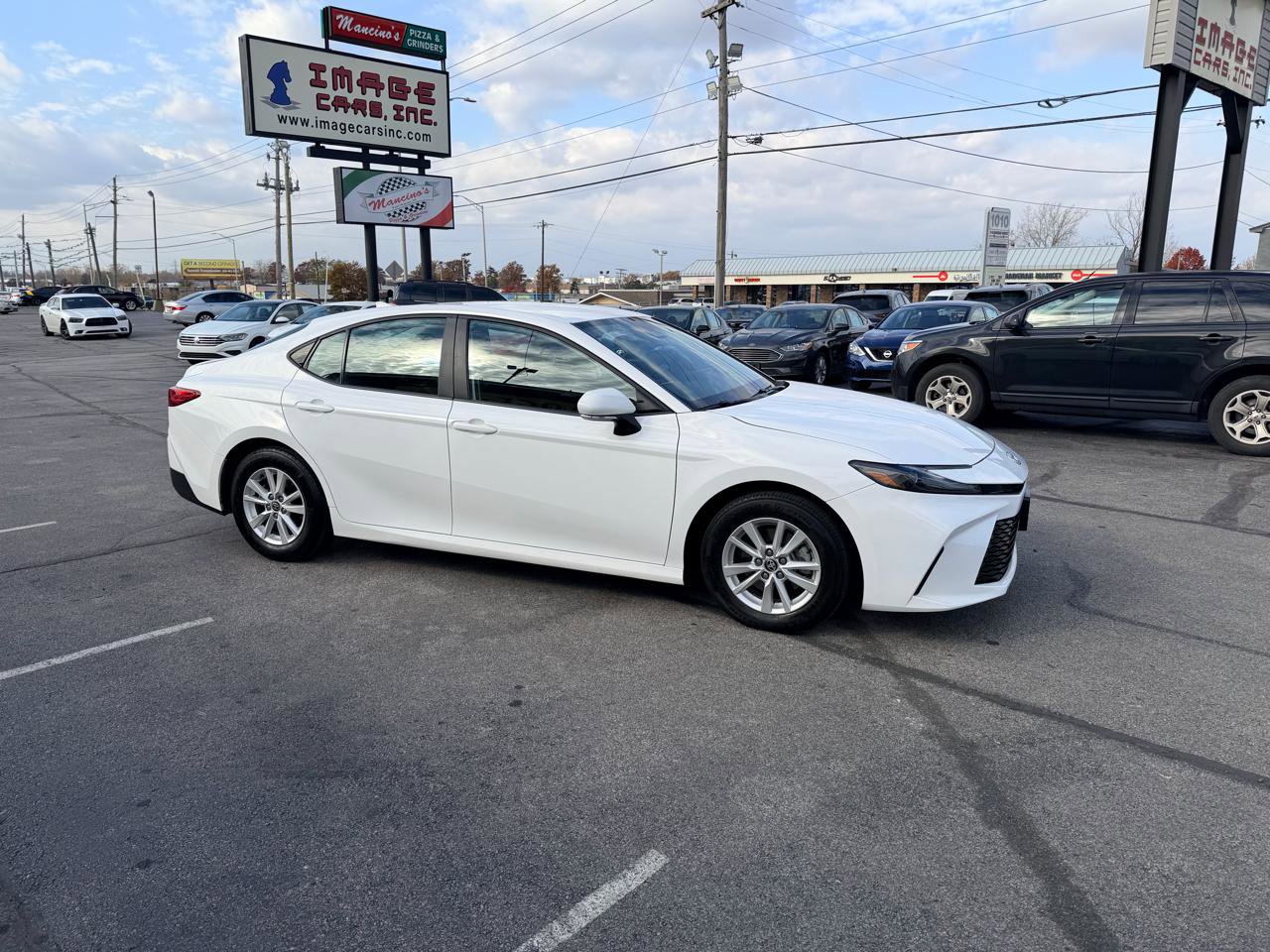 Used 2025 Toyota Camry LE FWD image 5