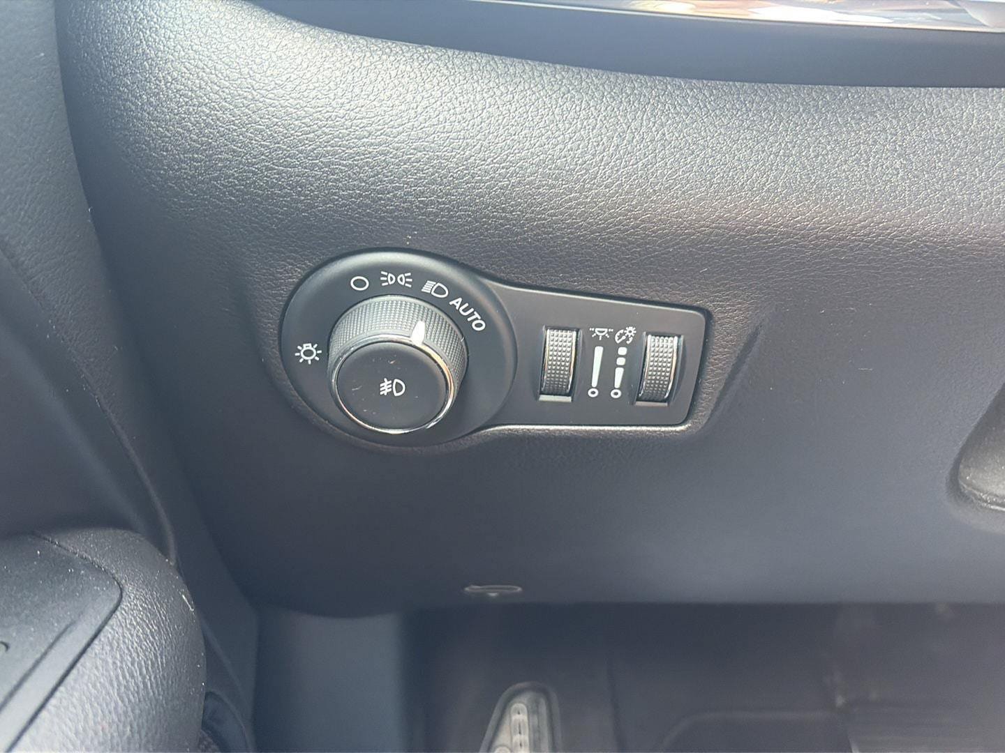 Used 2022 Jeep Compass Limited AWD/4WD image 21
