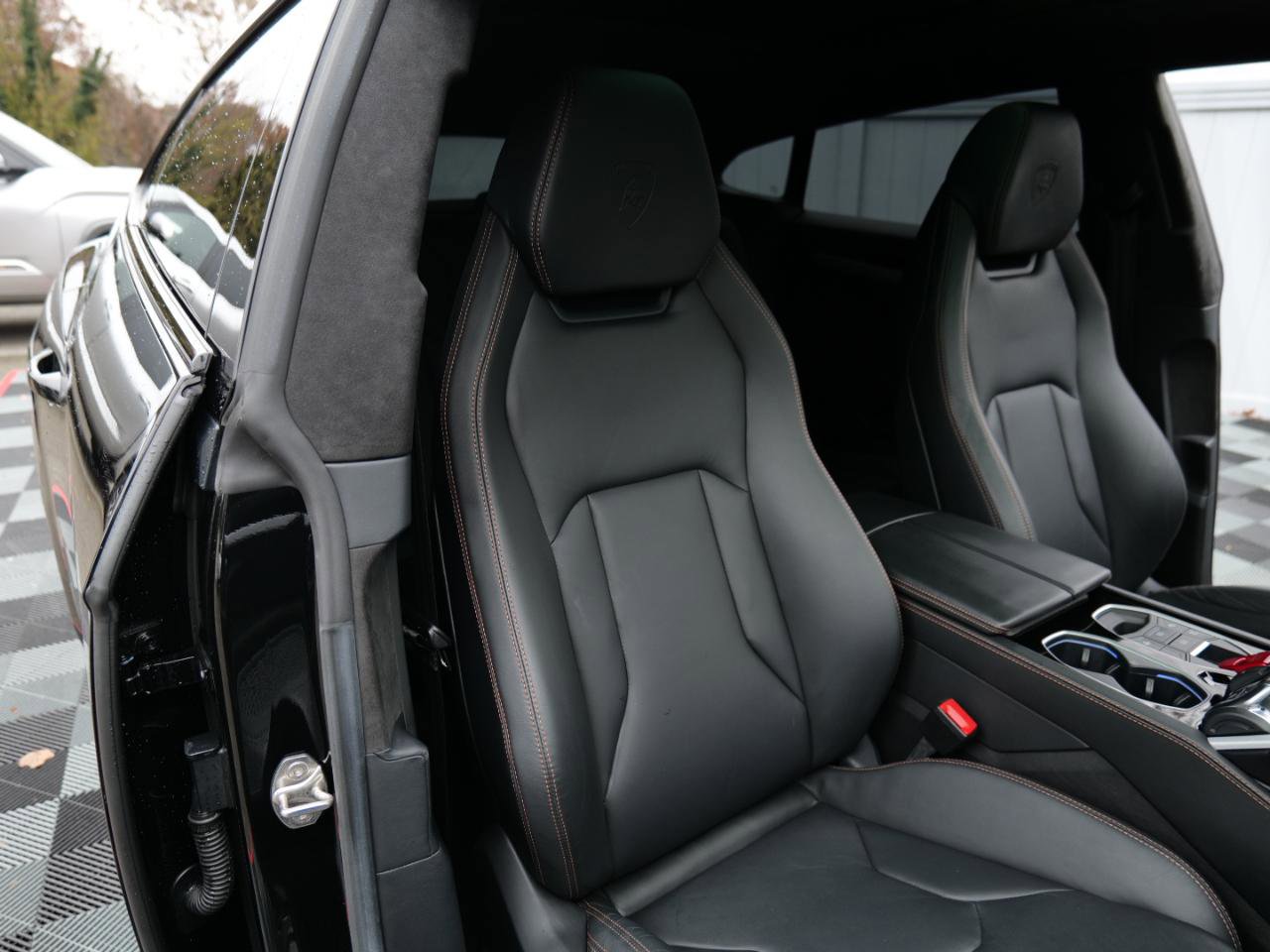 Used 2021 Lamborghini Urus AWD/4WD image 40