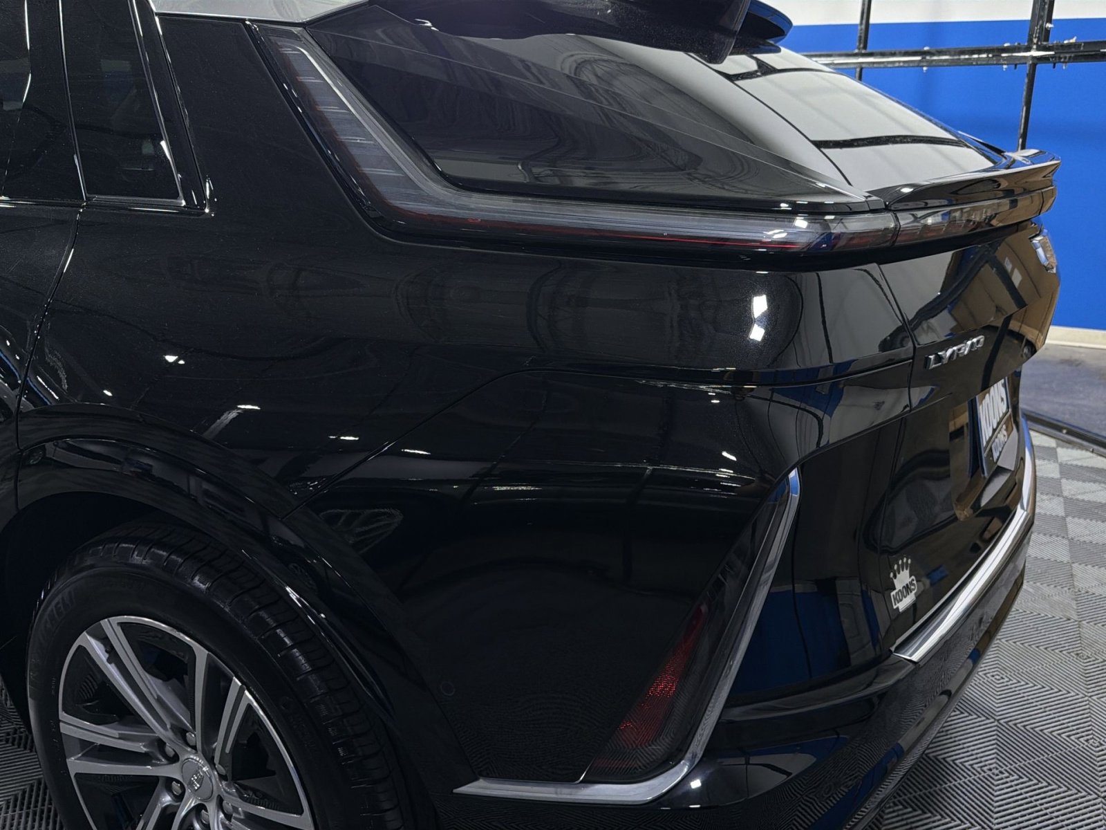 Used 2025 Cadillac Lyriq Luxury w/ LPO, Floor Liner Package AWD/4WD image 16