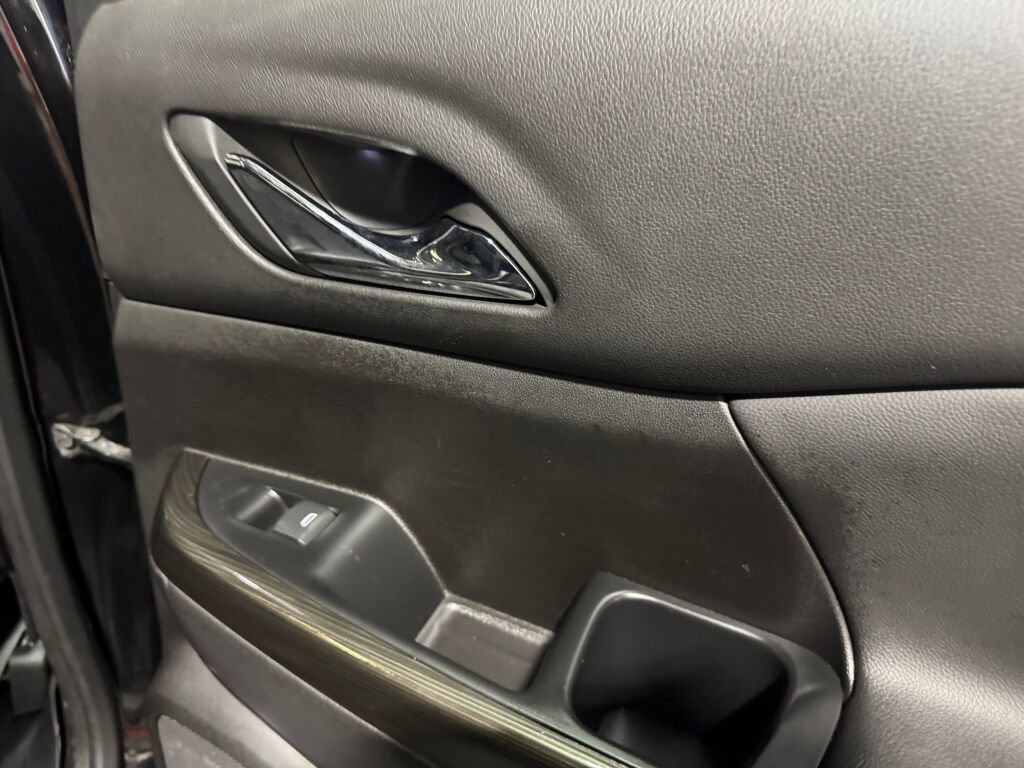 Used 2023 GMC Acadia SLT w/ Preferred Package image 20