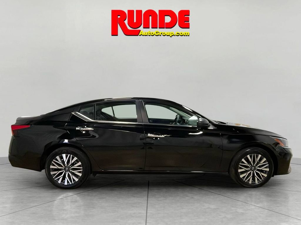 Used 2024 Nissan Altima 2.5 SV image 6