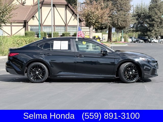 Used 2025 Toyota Camry SE FWD image 4