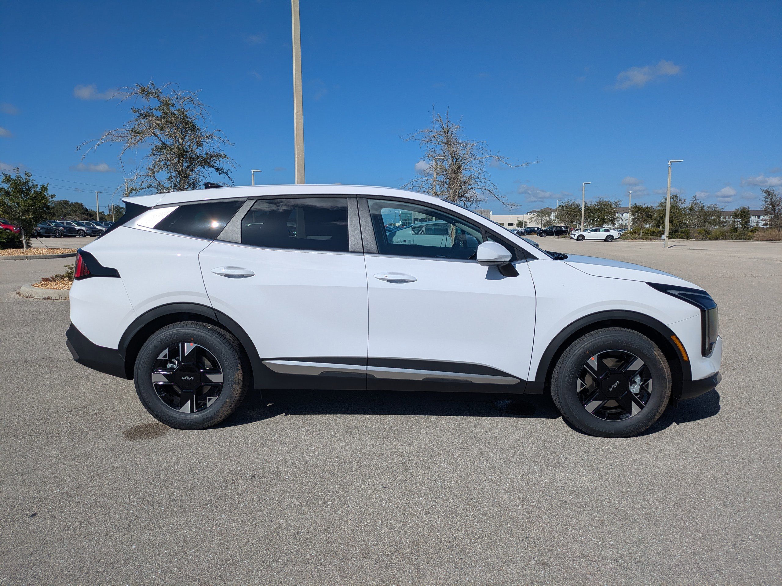 New 2026 Kia Sportage LX FWD image 4