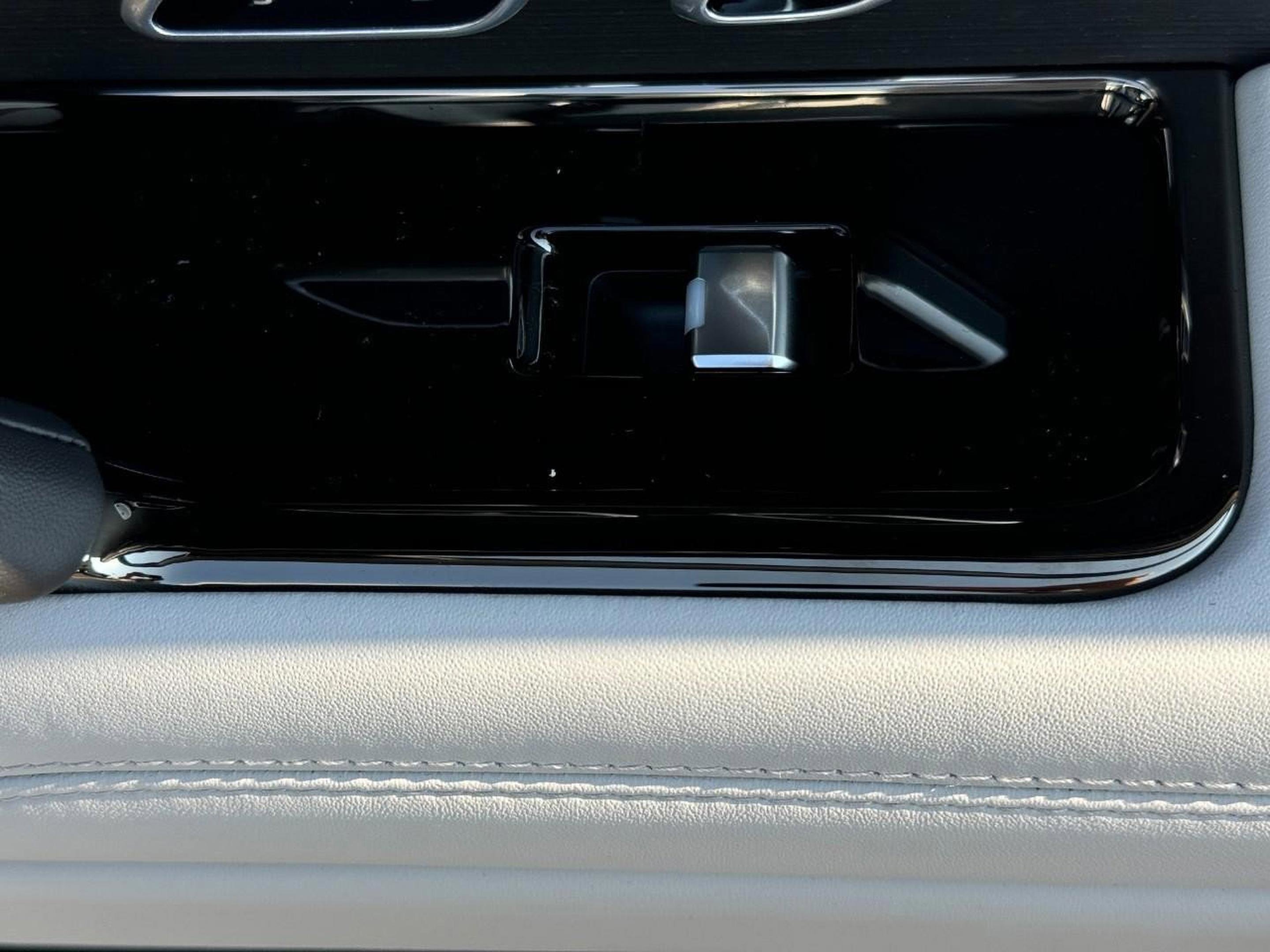 Used 2025 Land Rover Range Rover Sport SE image 20