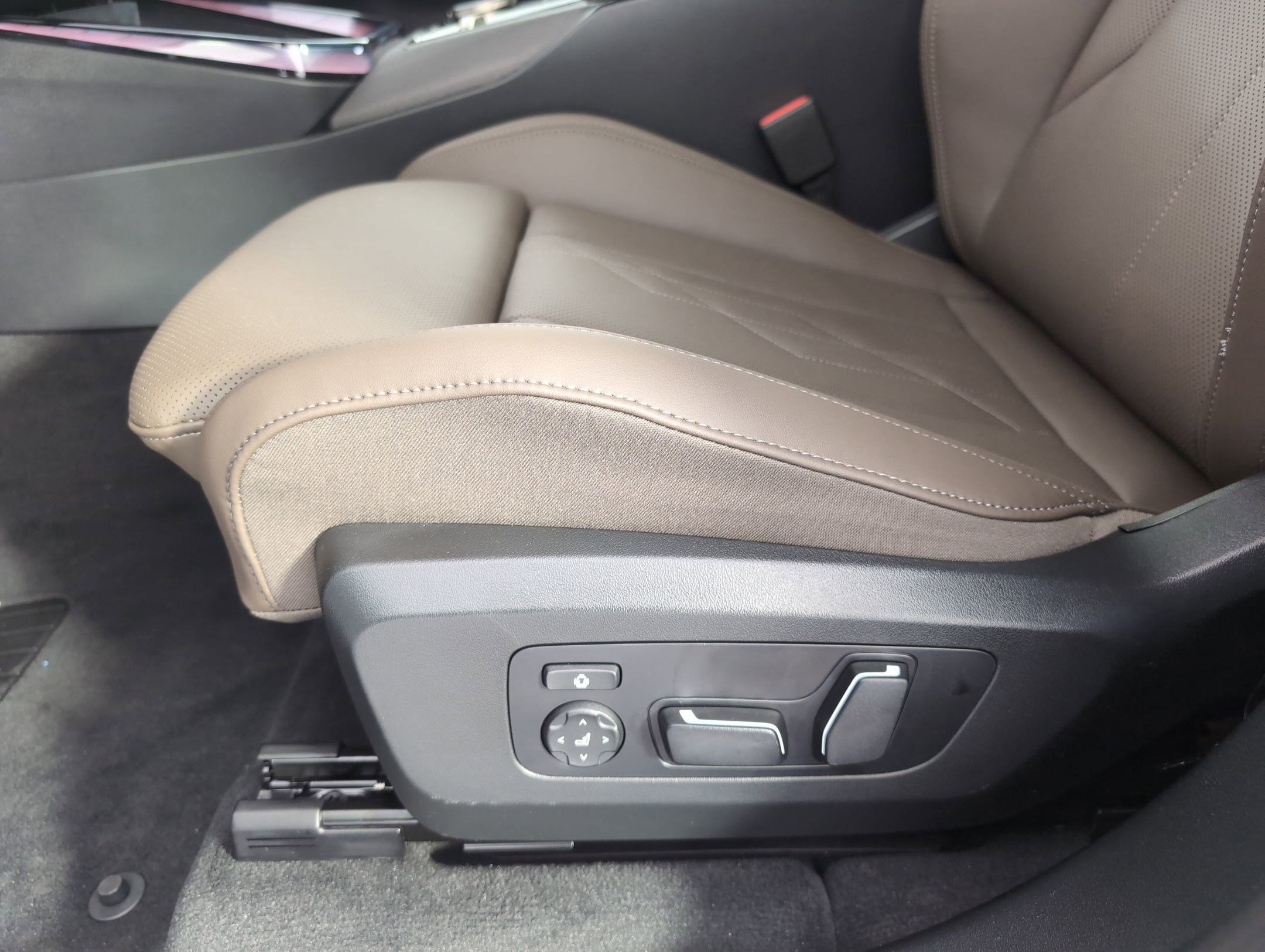 Used 2025 BMW X3 xDrive30i w/ Premium Package image 11