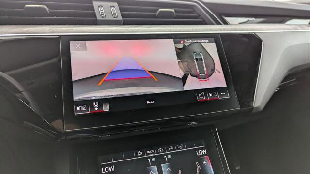 Used 2022 Audi e-tron Premium w/ Convenience Plus Package AWD/4WD image 27
