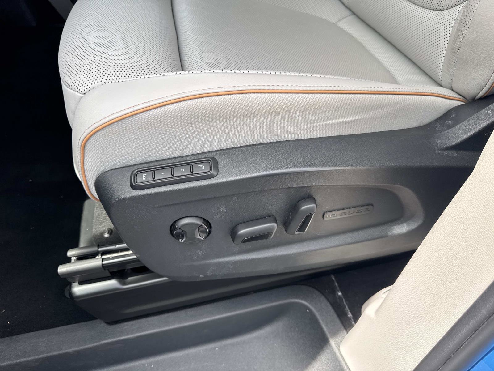 Certified 2025 Volkswagen ID. Buzz 1st Edition RWD image 15