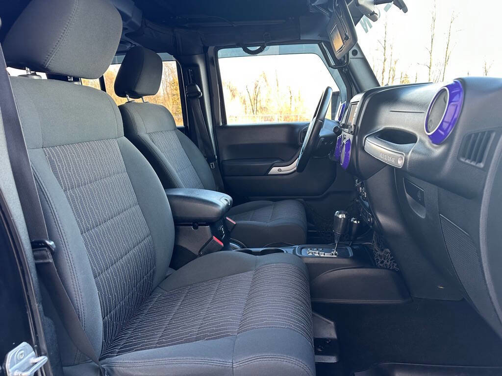 Used 2012 Jeep Wrangler Unlimited Rubicon w/ Dual Top Group image 16