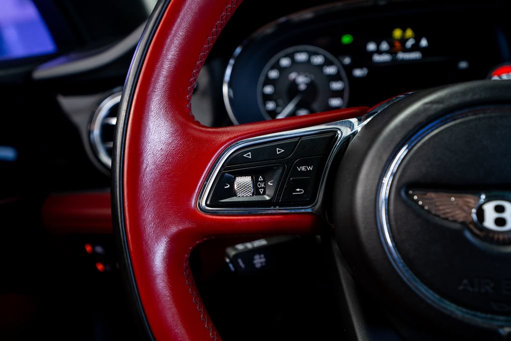 Used 2022 Bentley Bentayga AWD/4WD image 36