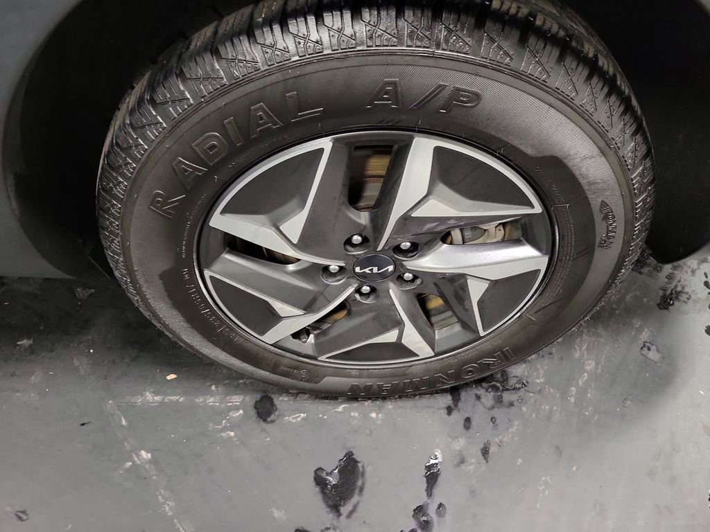 Used 2022 Kia Sorento S image 10