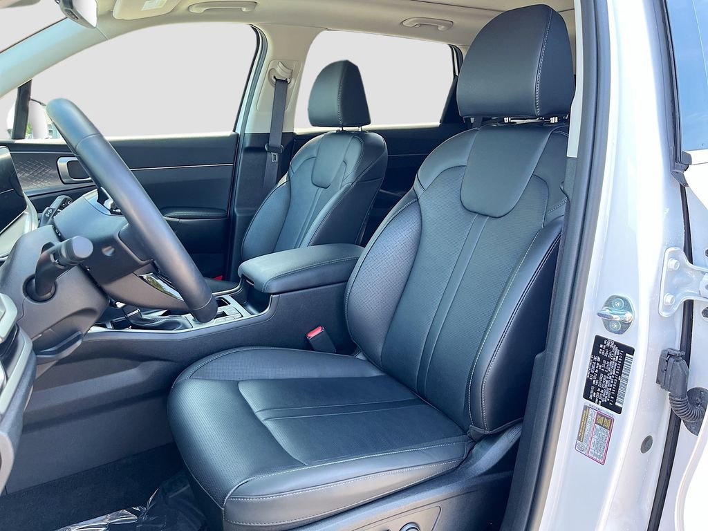 Certified 2025 Kia Sorento EX w/ Panoramic Sunroof Package AWD/4WD image 15