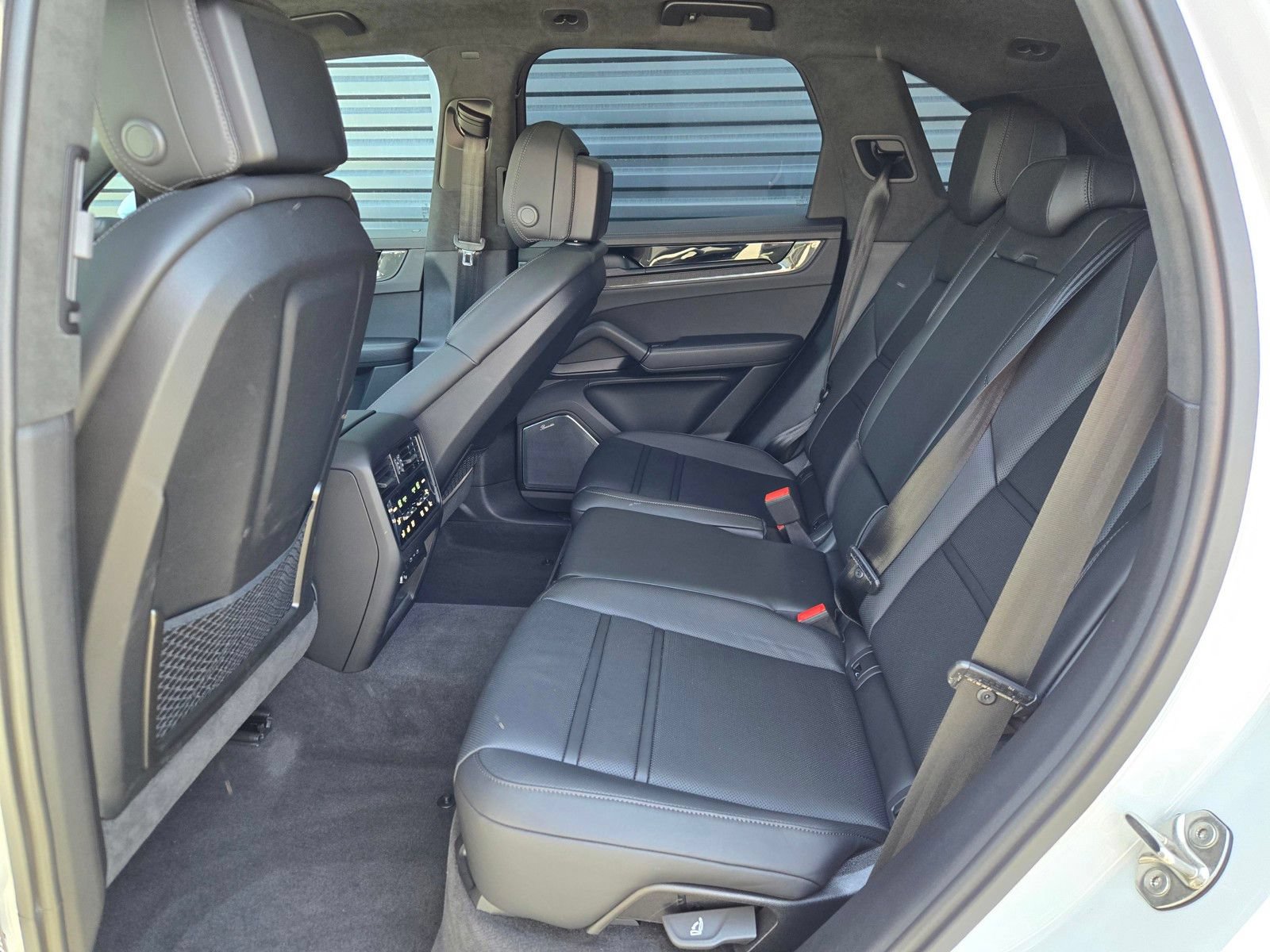 Certified 2026 Porsche Cayenne GTS AWD/4WD image 13