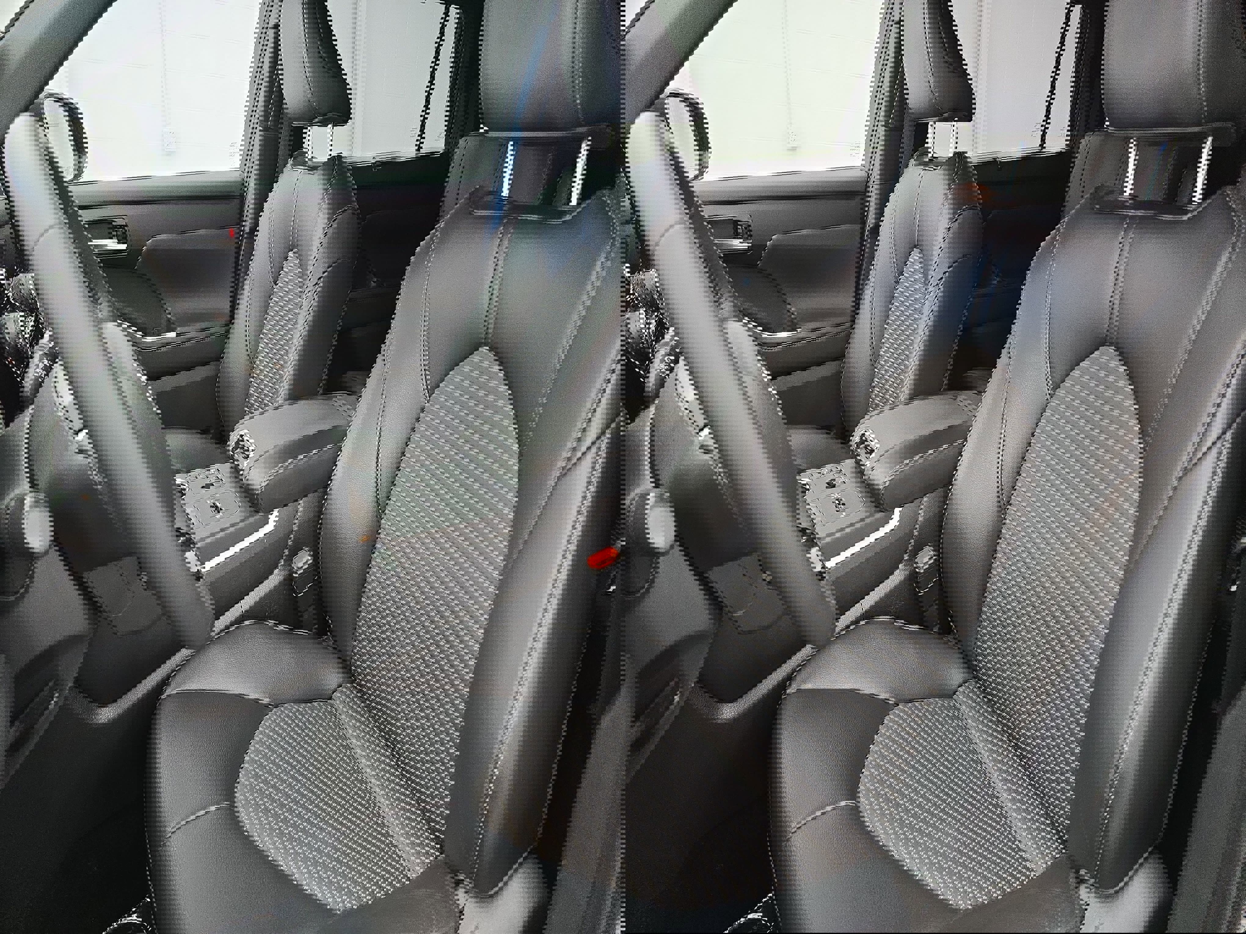 Used 2023 Toyota Highlander XSE image 16