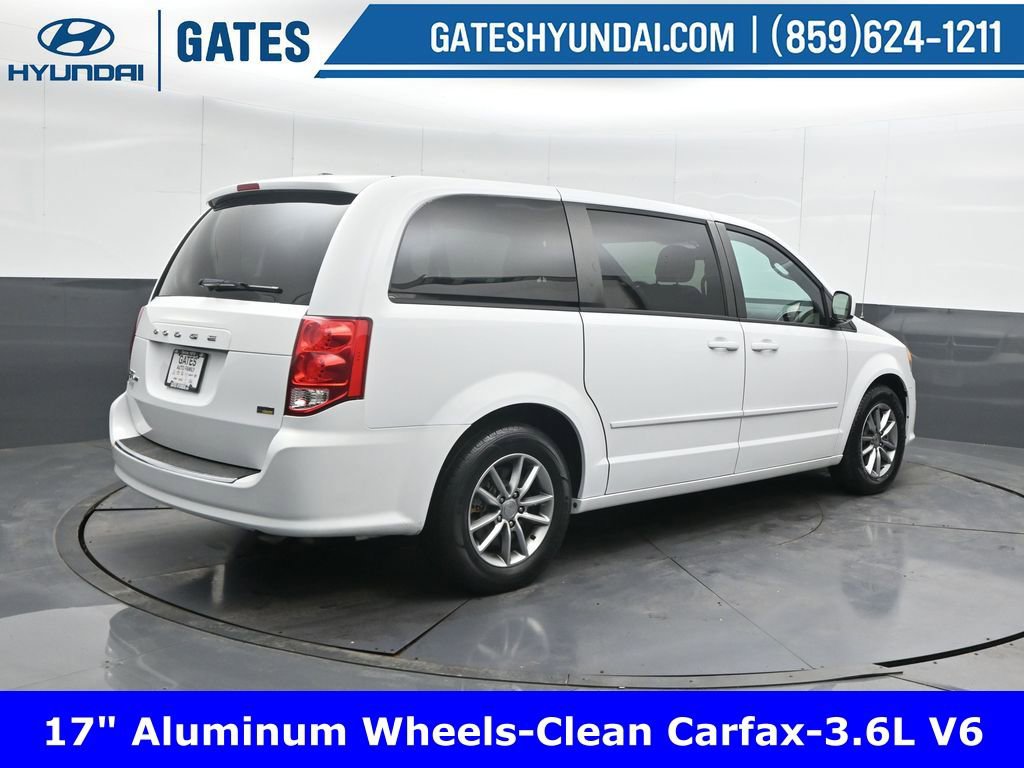 Used 2016 Dodge Grand Caravan SE image 2