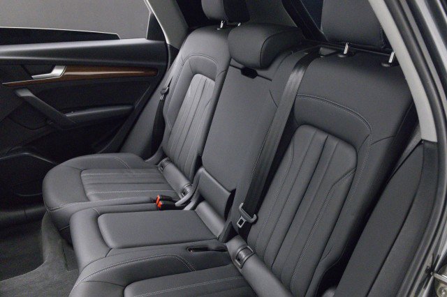 Used 2021 Audi Q5 e Premium w/ Convenience Package image 38