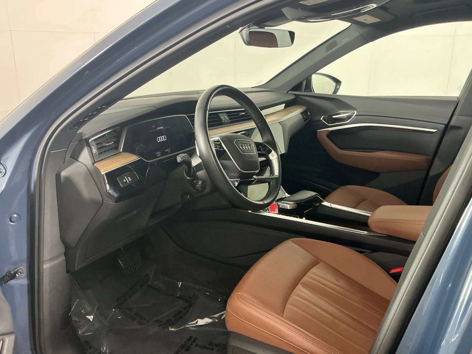 Used 2024 Audi Q8 e-tron Premium Plus w/ Premium Plus Package AWD/4WD image 11