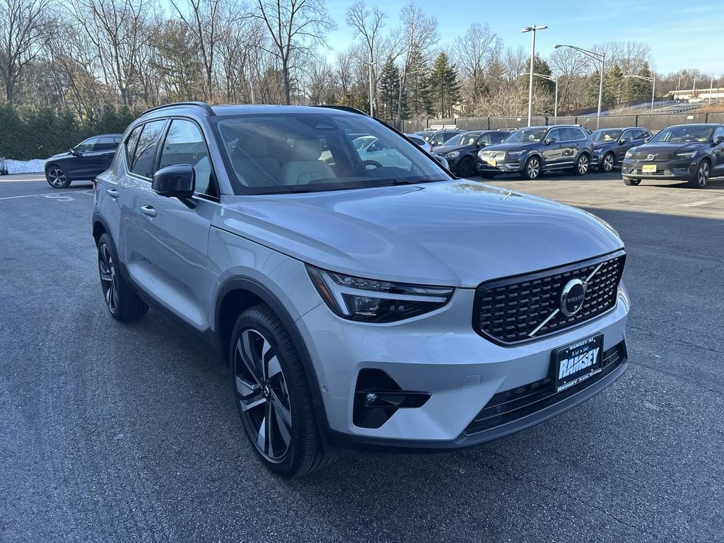 Certified 2025 Volvo XC40 B5 Ultra w/ Protection Package Premier image 2