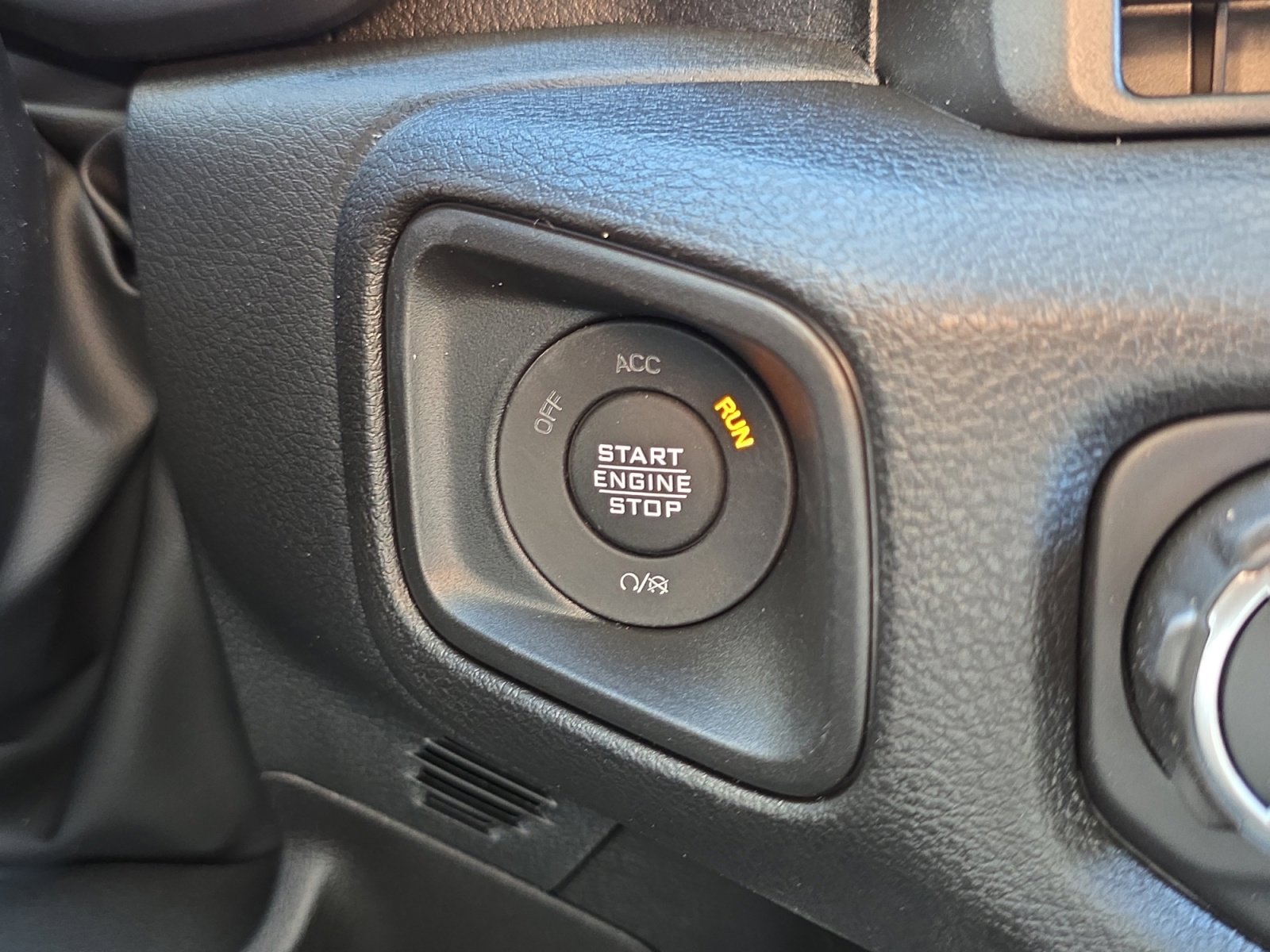 New 2026 Jeep Gladiator Sport AWD/4WD image 29
