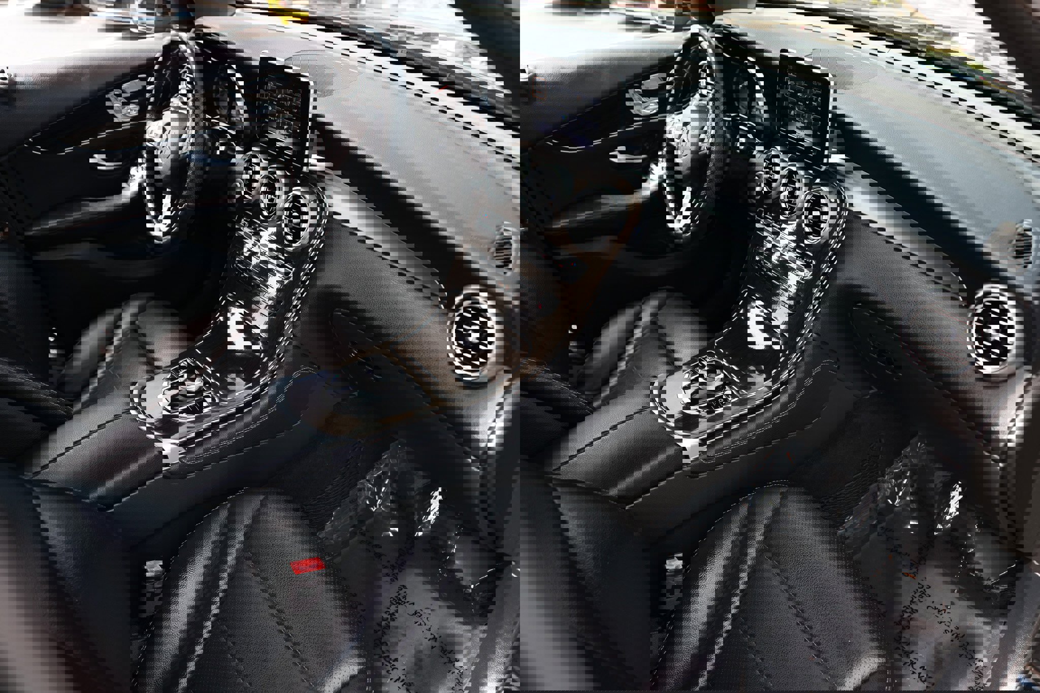 Used 2019 Mercedes-Benz GLC 300 w/ Premium Package image 22