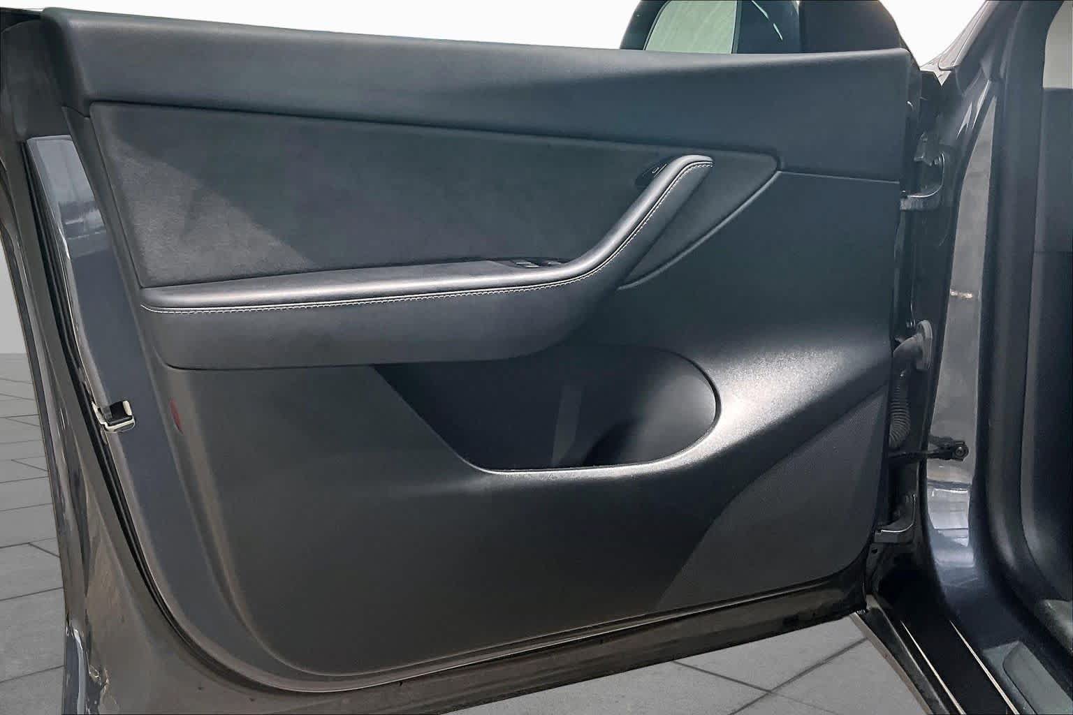 Used 2022 Tesla Model Y Long Range AWD/4WD image 18