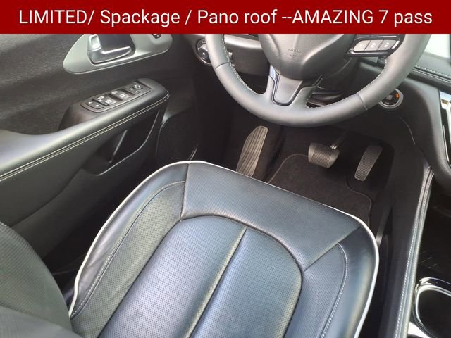 Used 2025 Chrysler Pacifica Limited FWD image 37