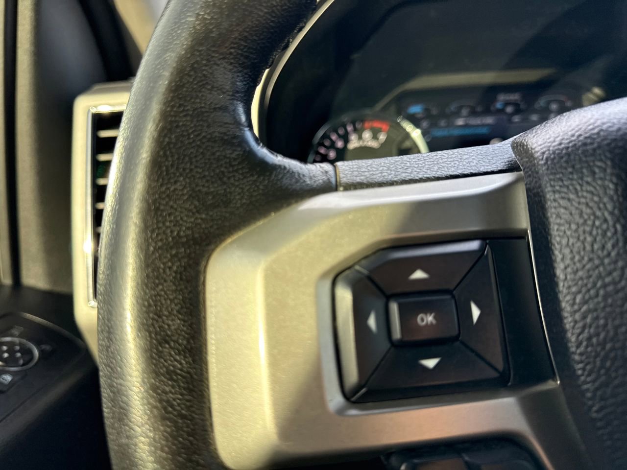 Used 2020 Ford F150 Lariat image 29