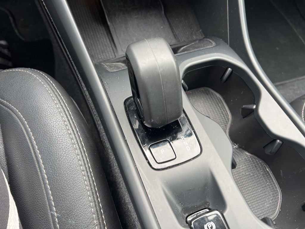 Used 2024 Volvo XC40 B5 Core image 21